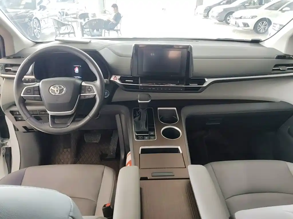 Toyota Sienna — миниатюра 10