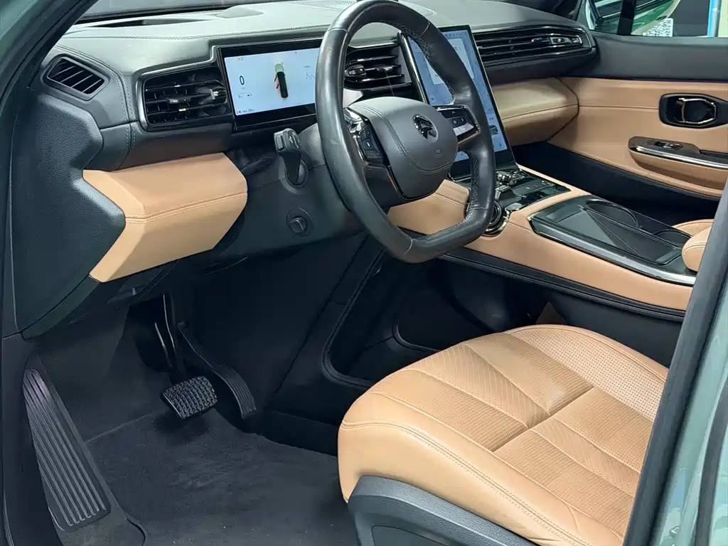 NIO ES8 2020 415KM мест