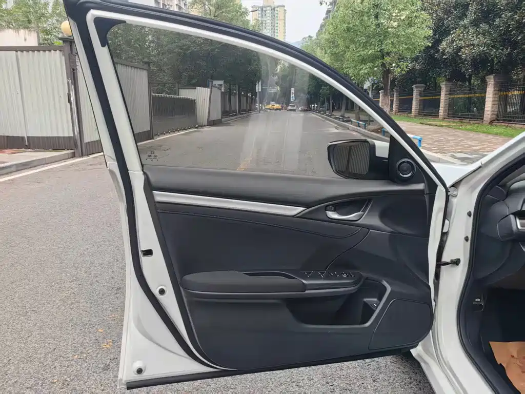 Honda Civic — миниатюра 10