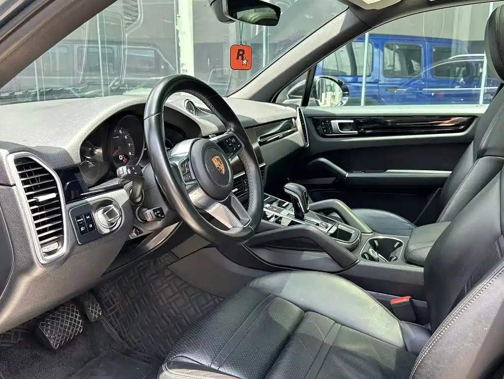 Porsche Cayenne — миниатюра 5