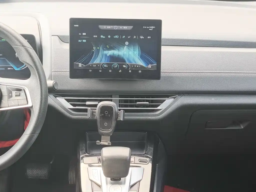 BYD Yuan EV — миниатюра 21