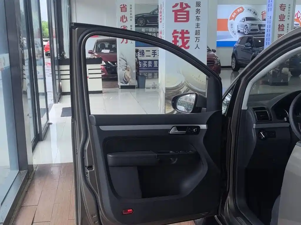 Volkswagen Touran — миниатюра 8