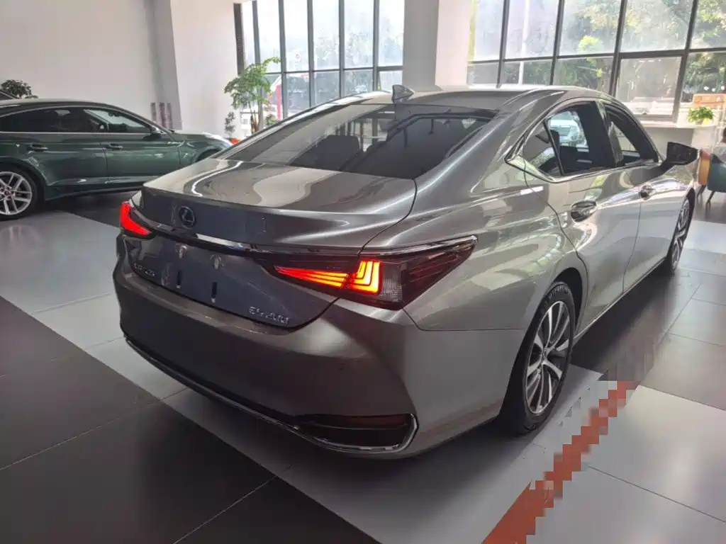 Lexus ES — миниатюра 7