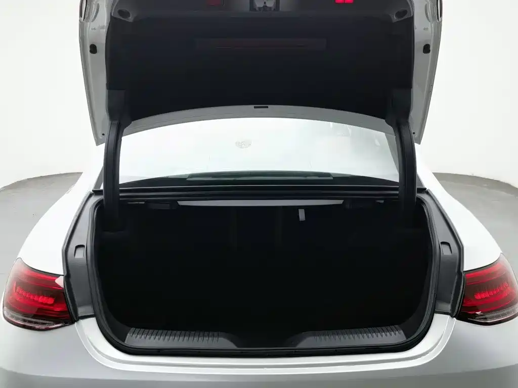 Mercedes-Benz CLS — миниатюра 16