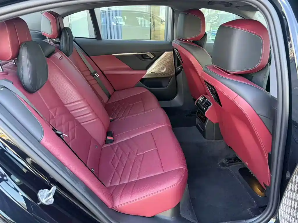 BMW 5 Series — миниатюра 4