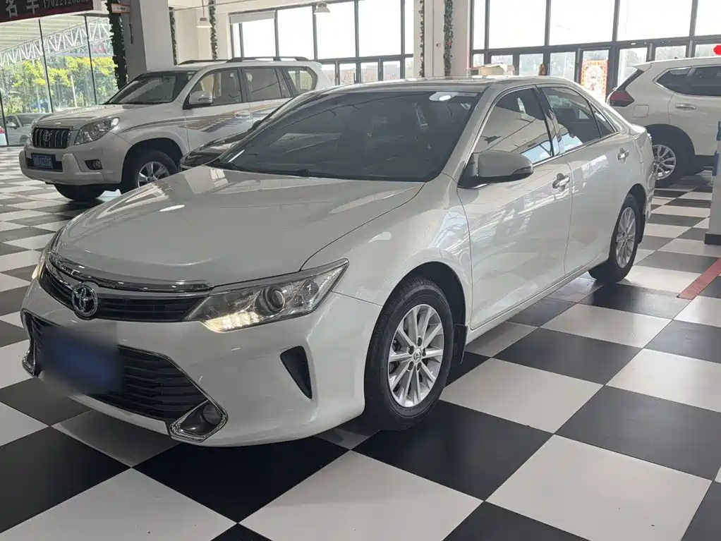 Toyota Camry — миниатюра 2