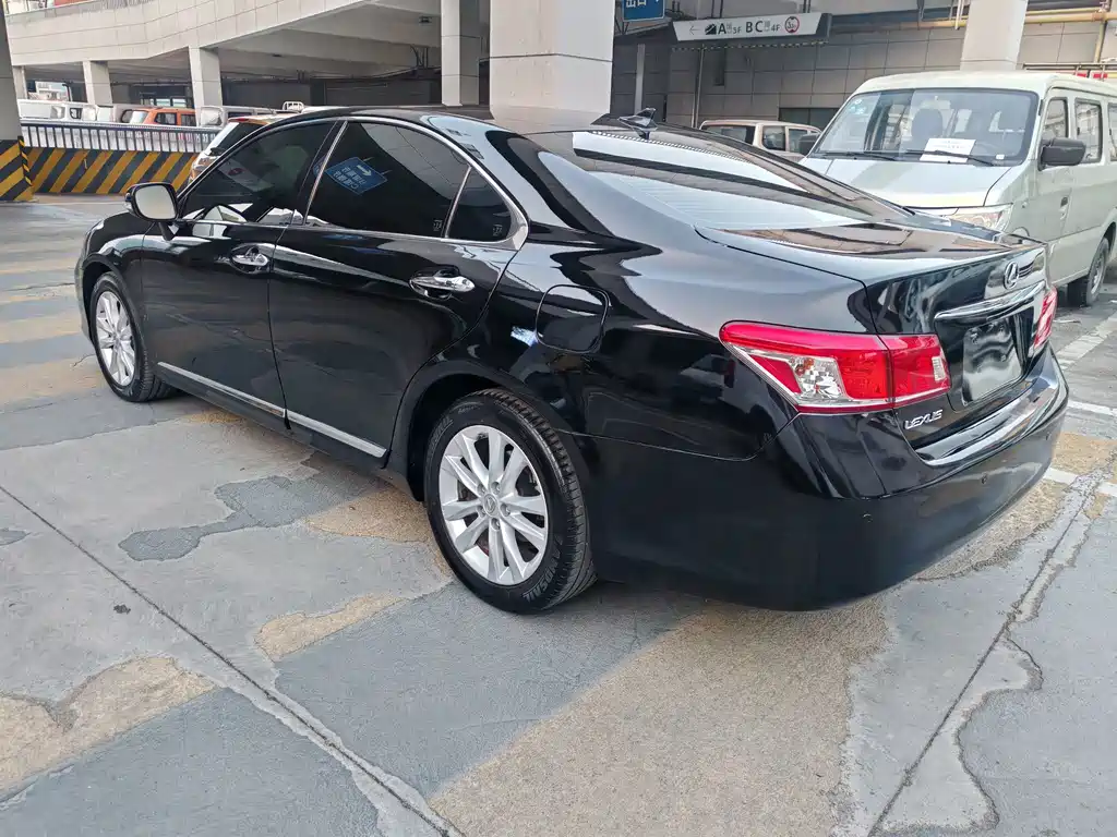 Lexus ES — миниатюра 6