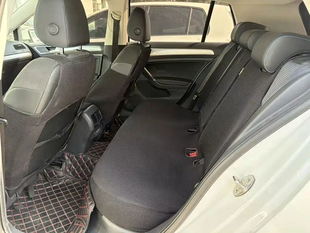 Volkswagen Golf EV — миниатюра 6