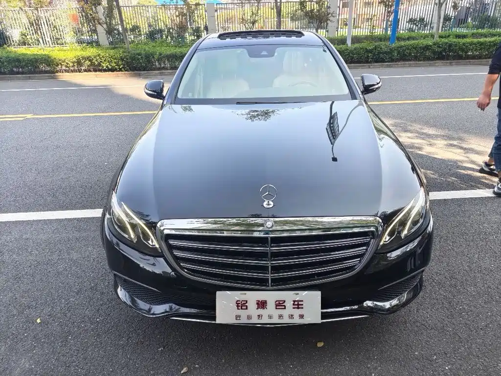Mercedes-Benz E-Class — миниатюра 2