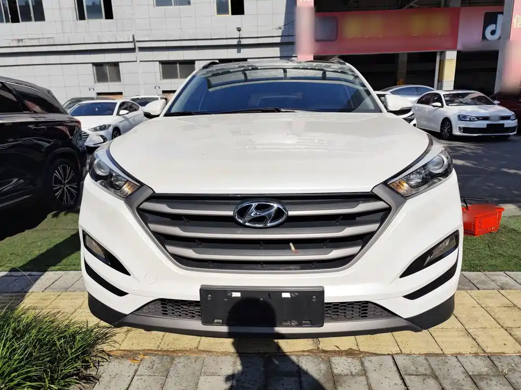 Hyundai Tucson 2015 2.0L AT