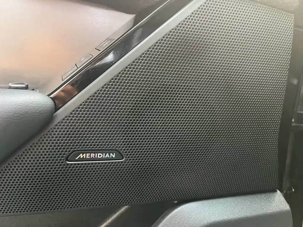 Land Rover Velar — миниатюра 21