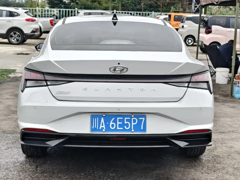 Hyundai Elantra — миниатюра 11