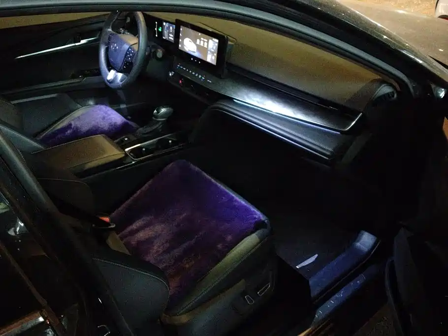 Toyota Camry — миниатюра 8