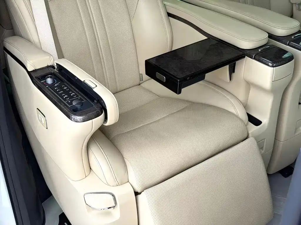 Toyota Vellfire — миниатюра 8