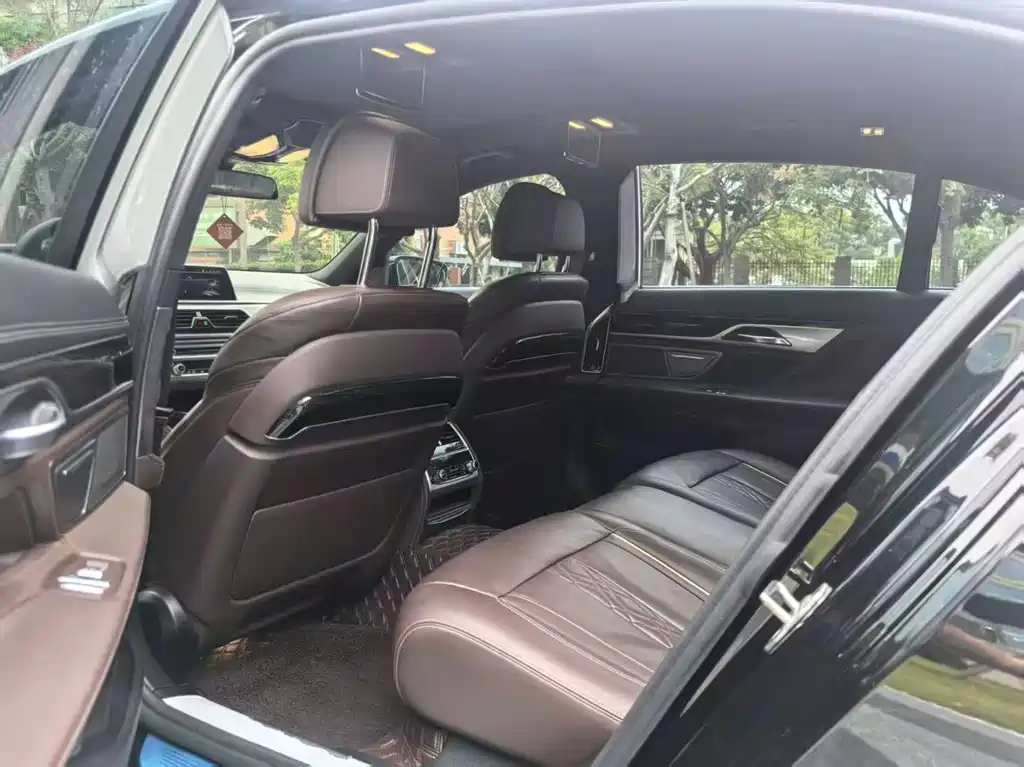 BMW 7 Series — миниатюра 6