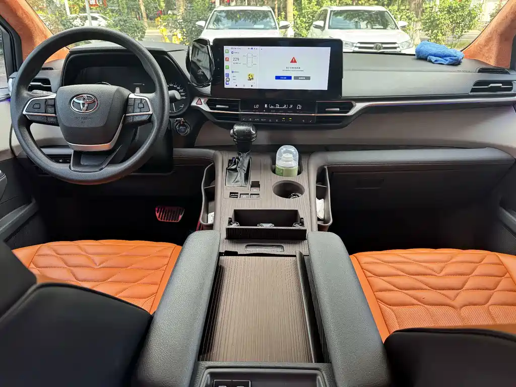 Toyota Granvia — миниатюра 12