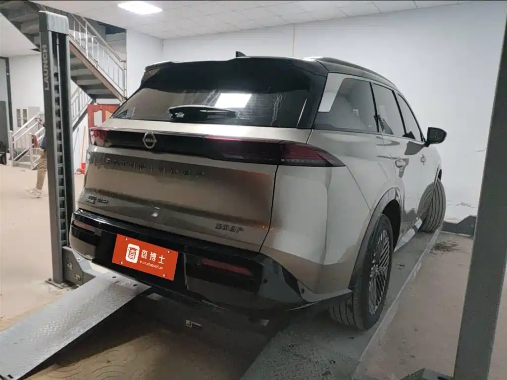 NISSAN EXPLORING THE LAND