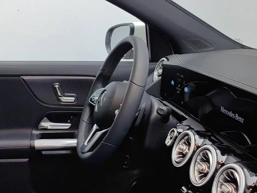 Mercedes-Benz GLA — миниатюра 22