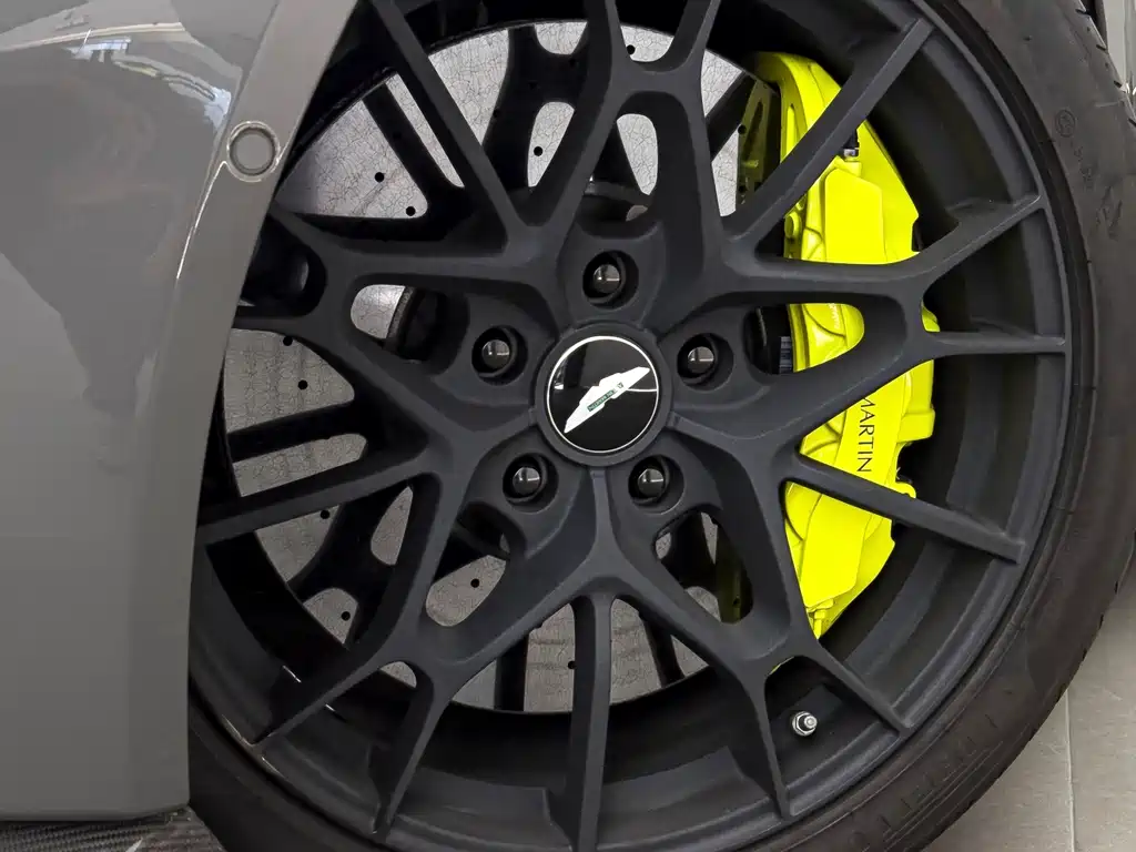 Aston Martin V8 Vantage 2019 4.0L AMR