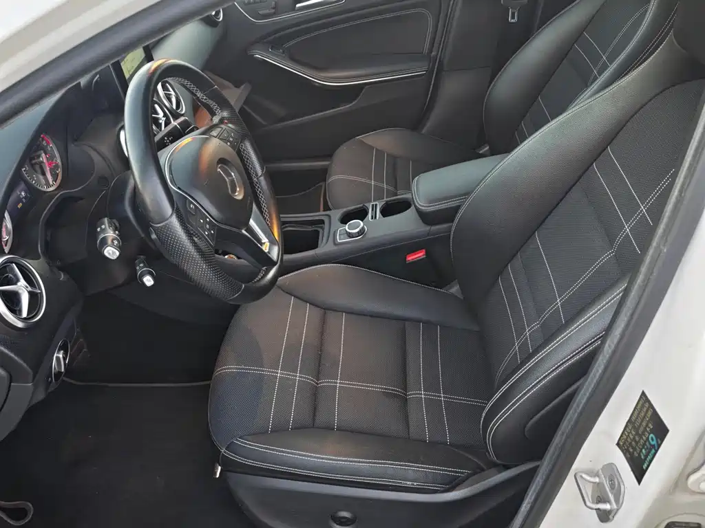 Mercedes-Benz A-Class (Import) — миниатюра 4
