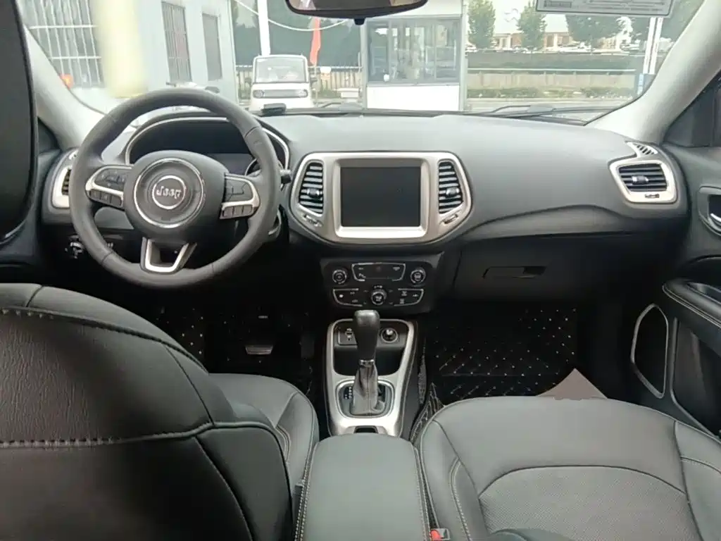 Jeep Compass — миниатюра 10