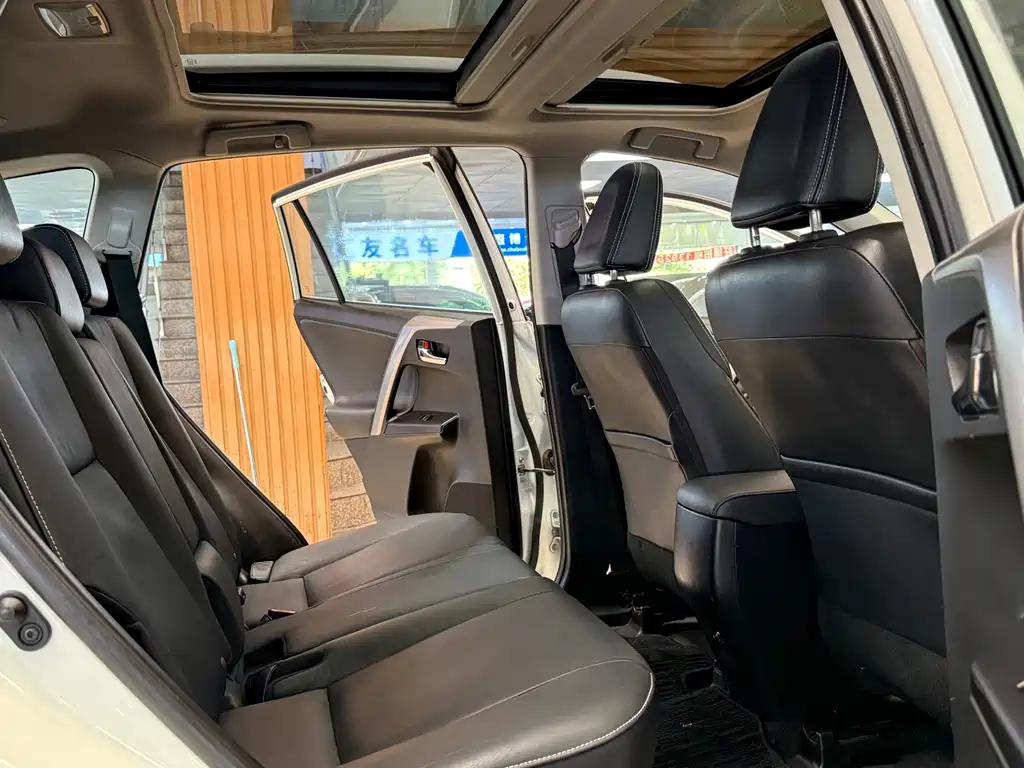 Toyota RAV4 — миниатюра 11