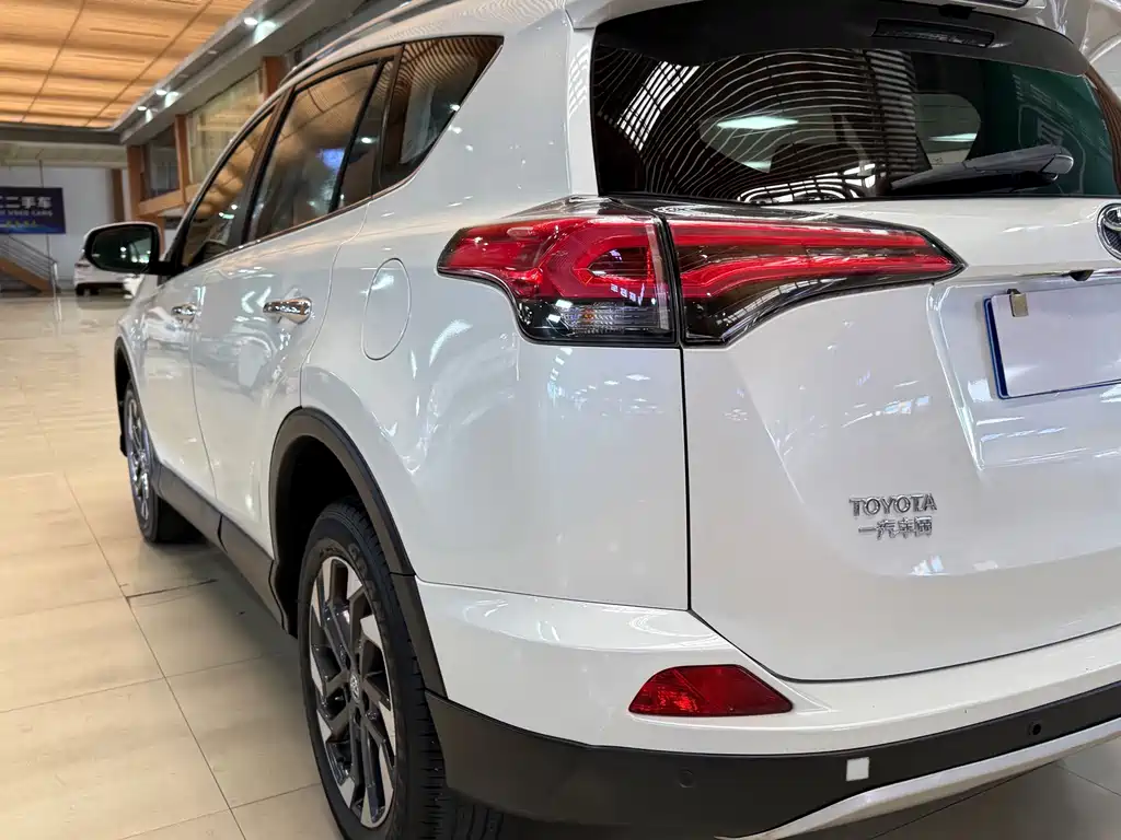 Toyota RAV4 — миниатюра 27