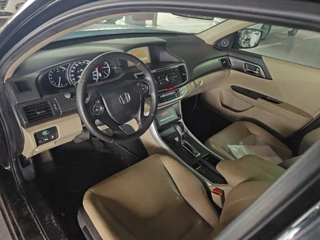 Honda Accord — миниатюра 12