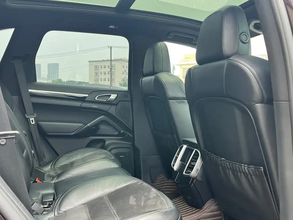 Porsche Cayenne — миниатюра 15