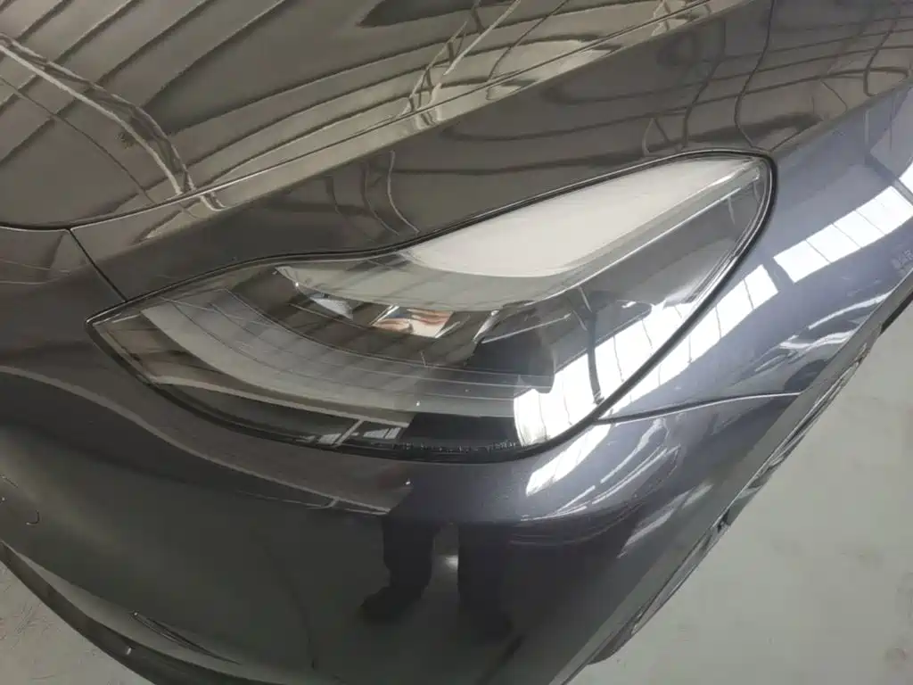 Tesla Model Y — миниатюра 24