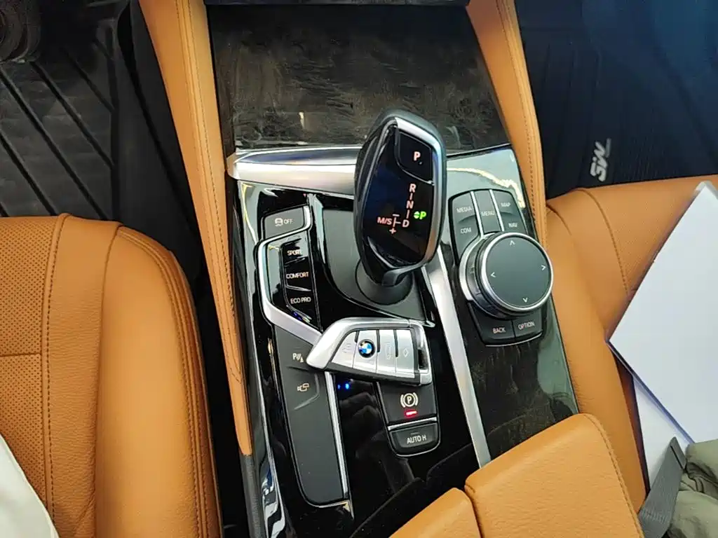BMW 5 Series — миниатюра 14