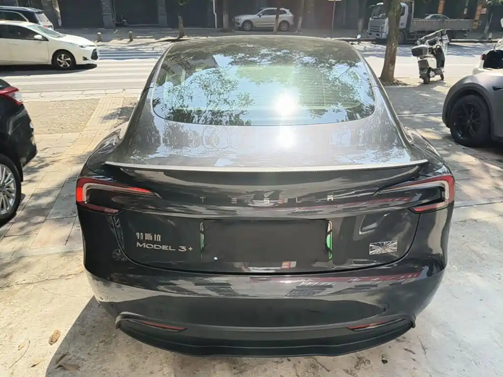 Tesla Model 3 — миниатюра 6