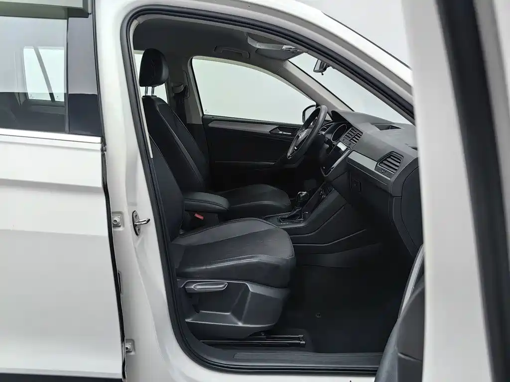 Volkswagen Tiguan L — миниатюра 23