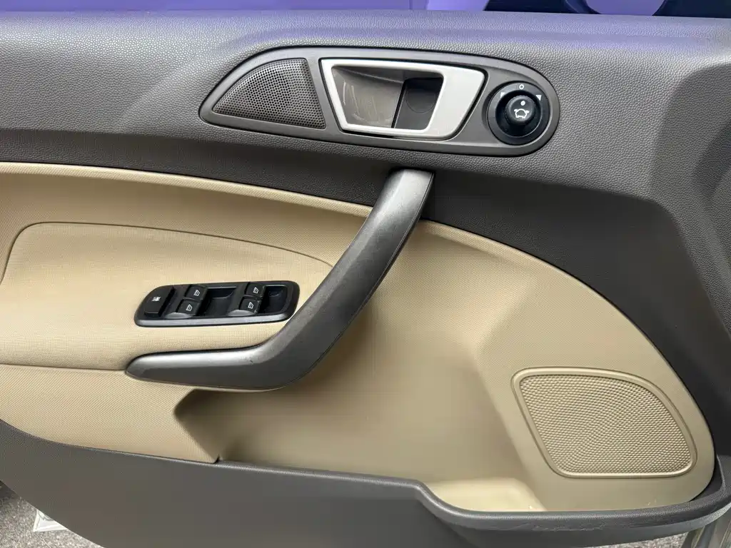 Ford Fiesta 2011 1.5L MT Fashion