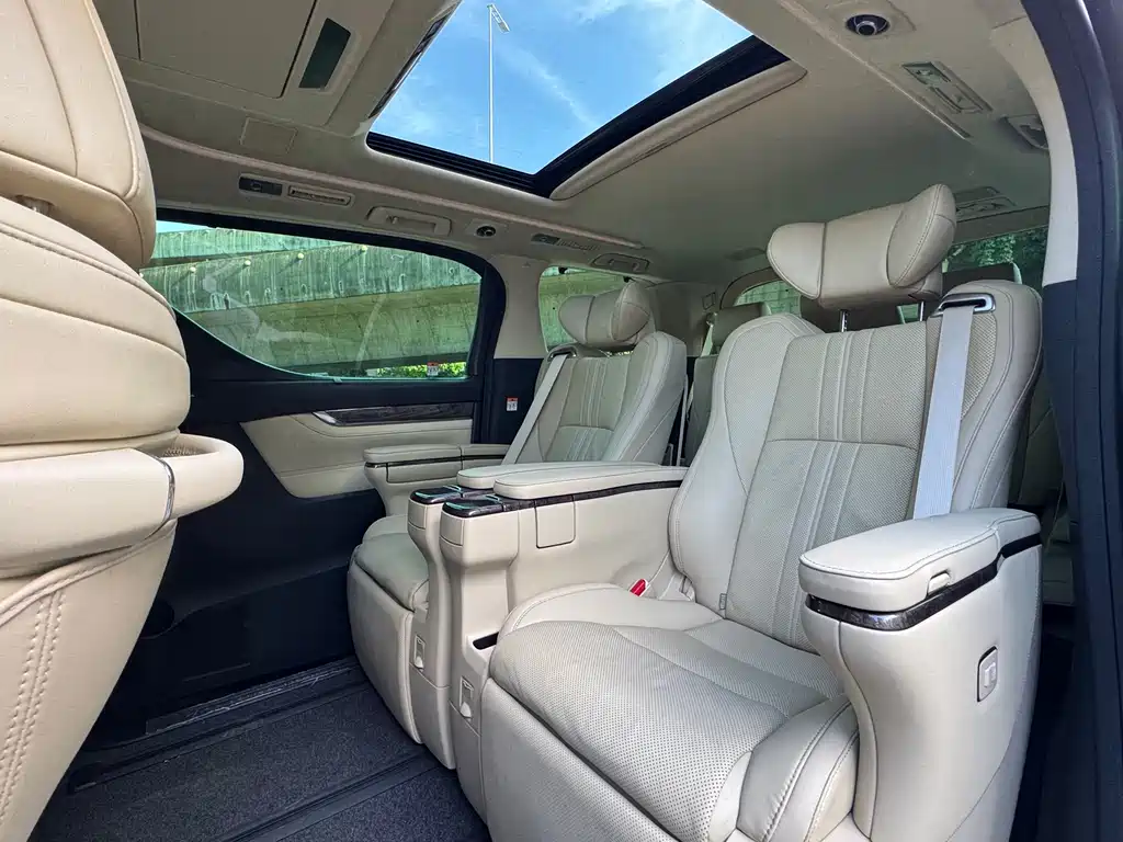 Toyota Vellfire 2023 2.5L HV Luxury