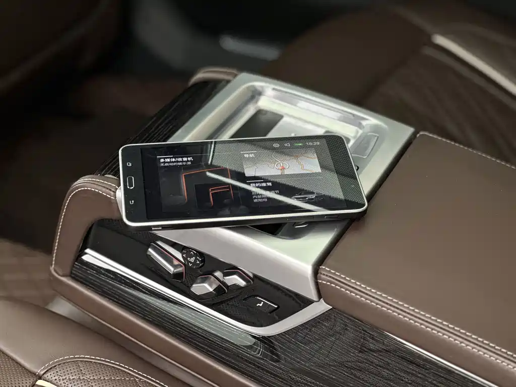 BMW 7 Series — миниатюра 7