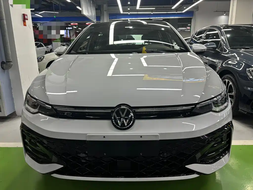Volkswagen Golf 2025 300TSI R-Line