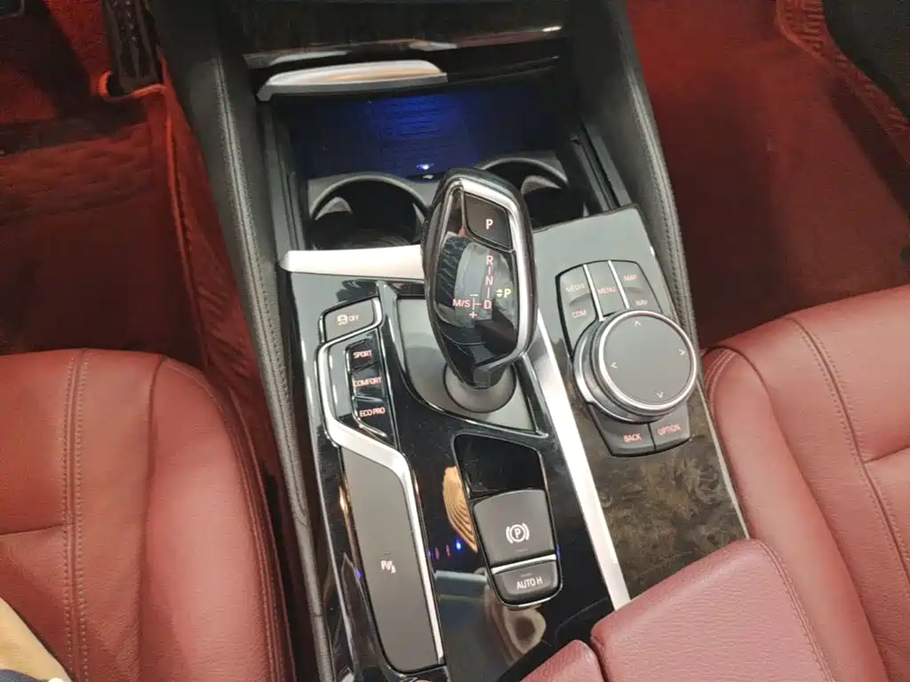 BMW 5 Series — миниатюра 14