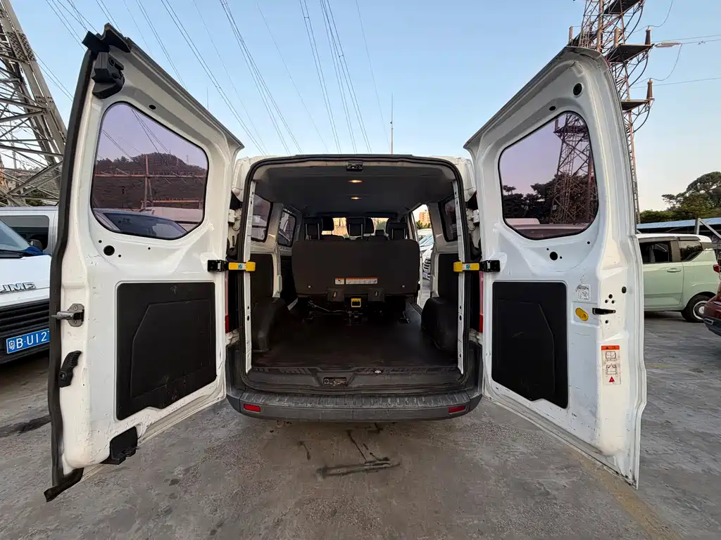 Ford Transit — миниатюра 9