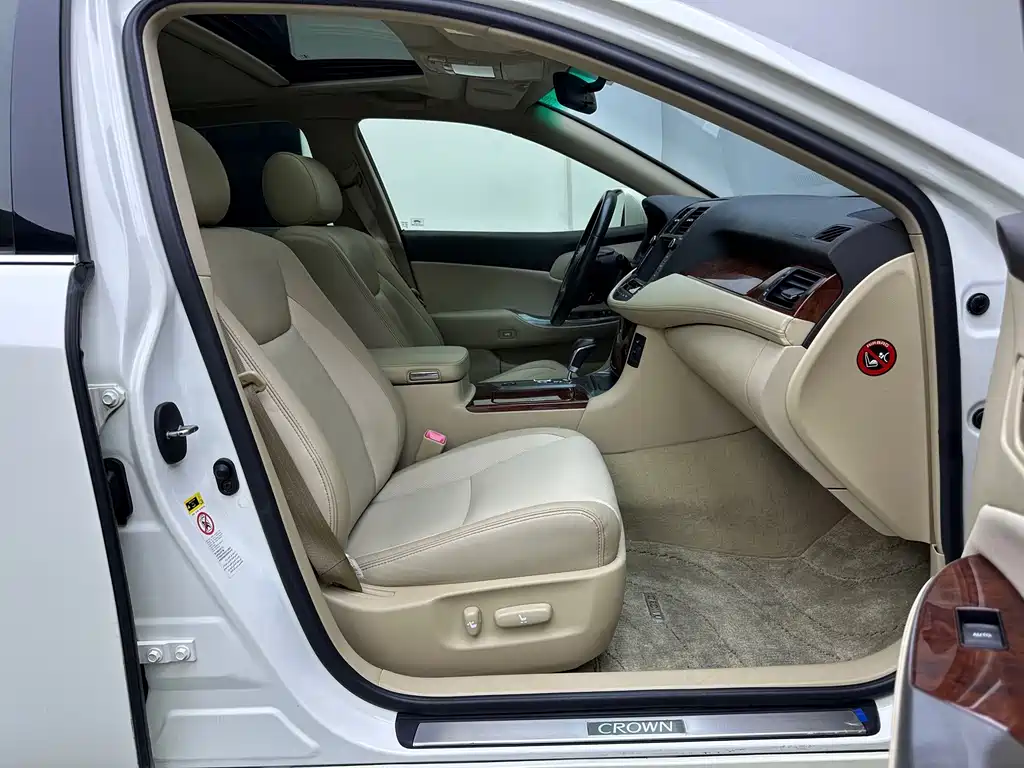 Toyota Crown — миниатюра 12