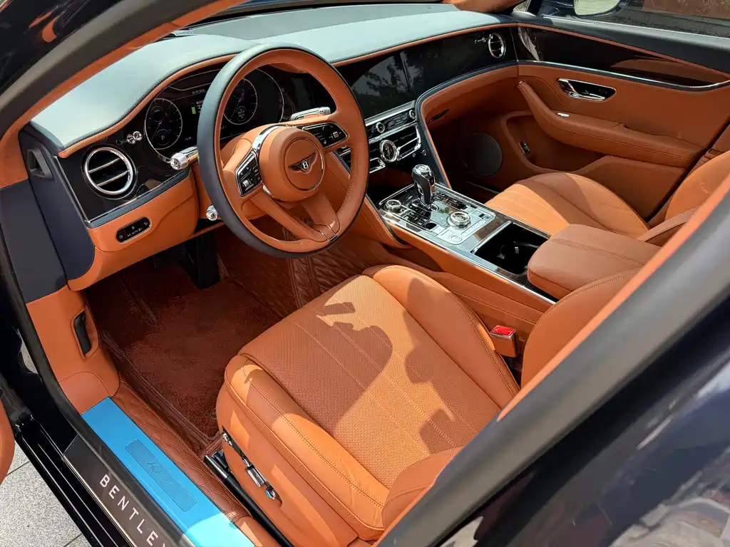Bentley Flying Spur PHEV — миниатюра 8