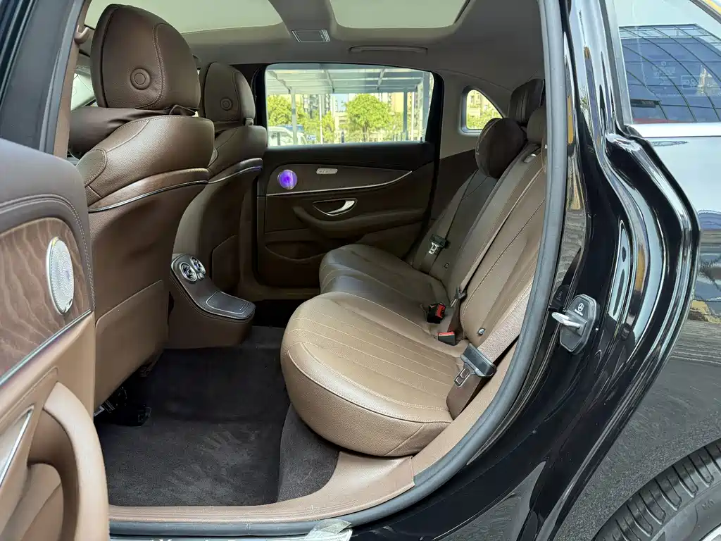 Mercedes-Benz E-Class — миниатюра 11