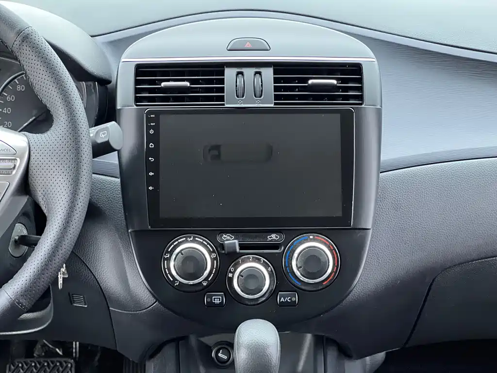 Nissan Tiida — миниатюра 14