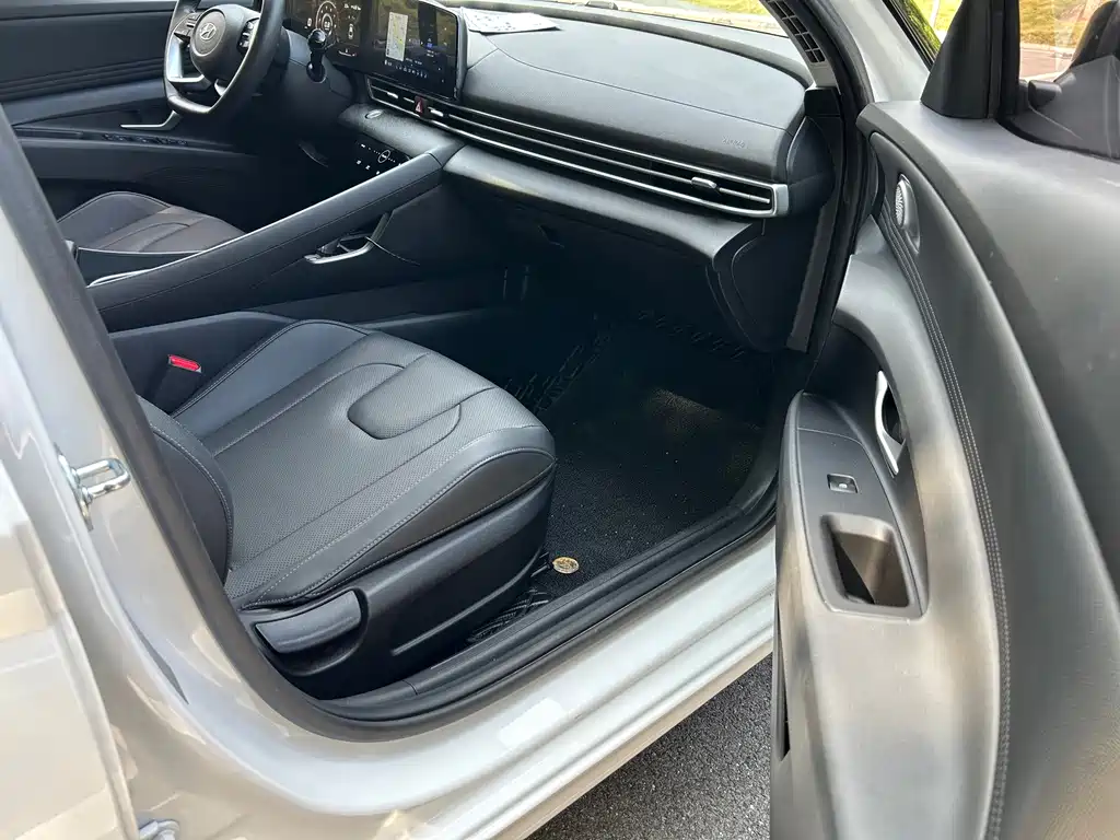 Hyundai Elantra — миниатюра 16