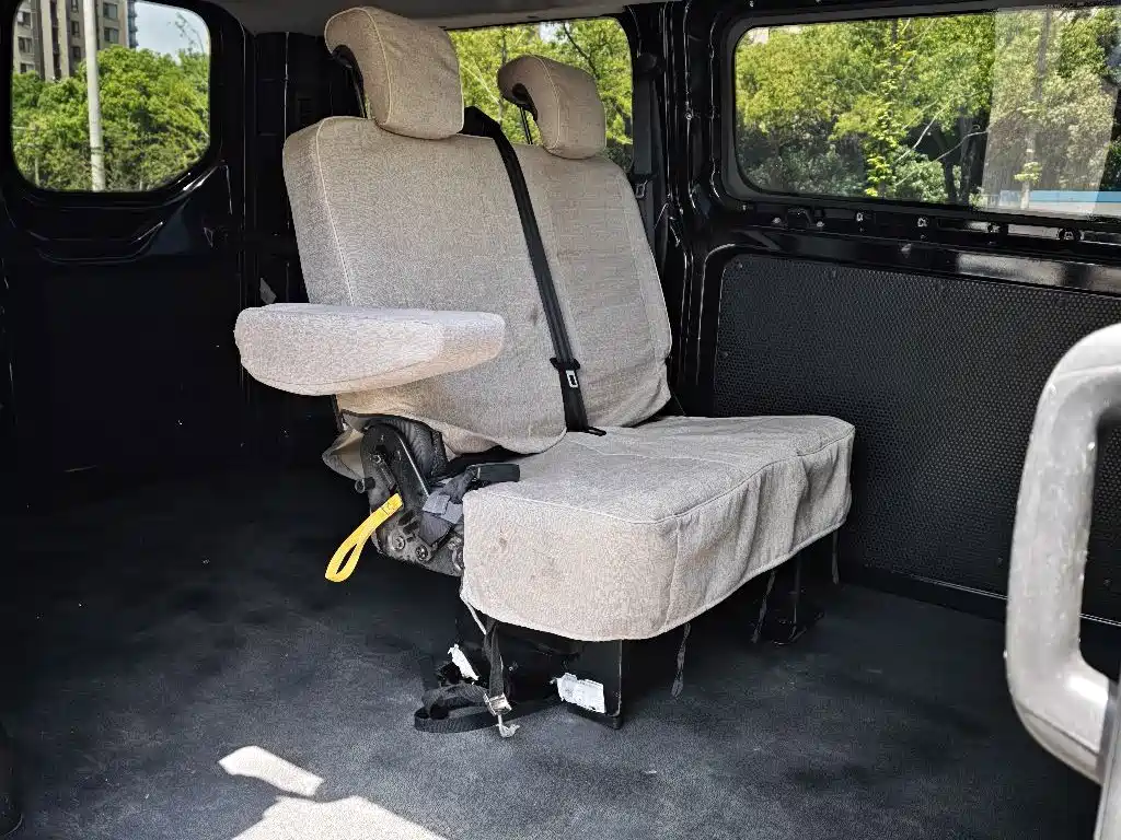 Ford Transit — миниатюра 8