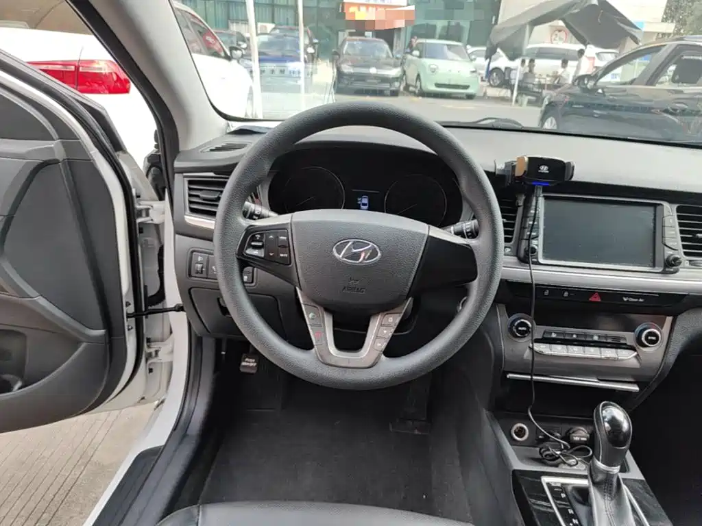 Hyundai Mistra — миниатюра 11