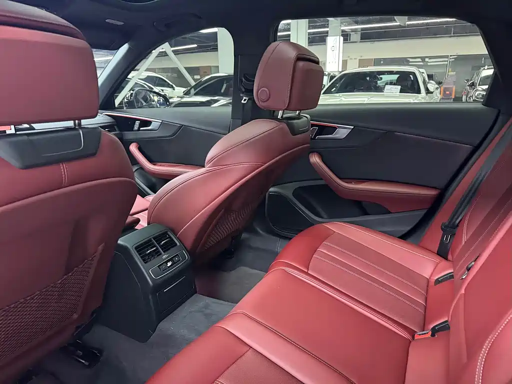 Audi A4L 2024 40 TFSI Luxury