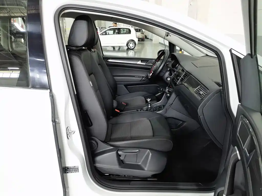 Volkswagen Golf Sportsvan — миниатюра 23