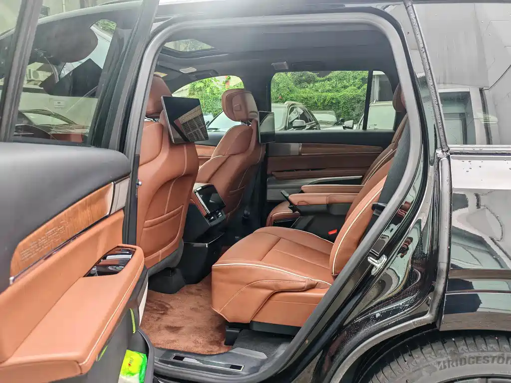 Cadillac VISTIQ — миниатюра 9