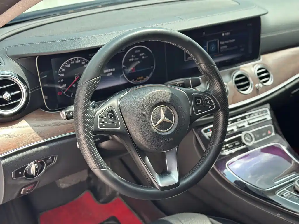 Mercedes-Benz E-Class — миниатюра 6